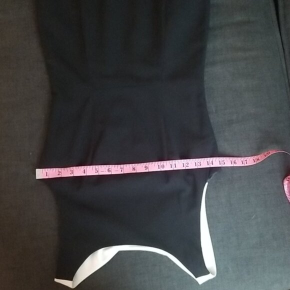 2/$25 or 3/$30 H&M Black and White Color Block Fitted Sleeveless Cocktail Dress - Picture 7 of 8